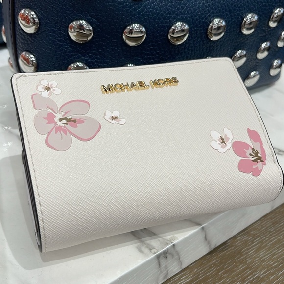 Michael Kors Handbags - Michael Kors Jet Set Md Floral Embellished Signature Logo Bi-Fold Wallet ZP CN